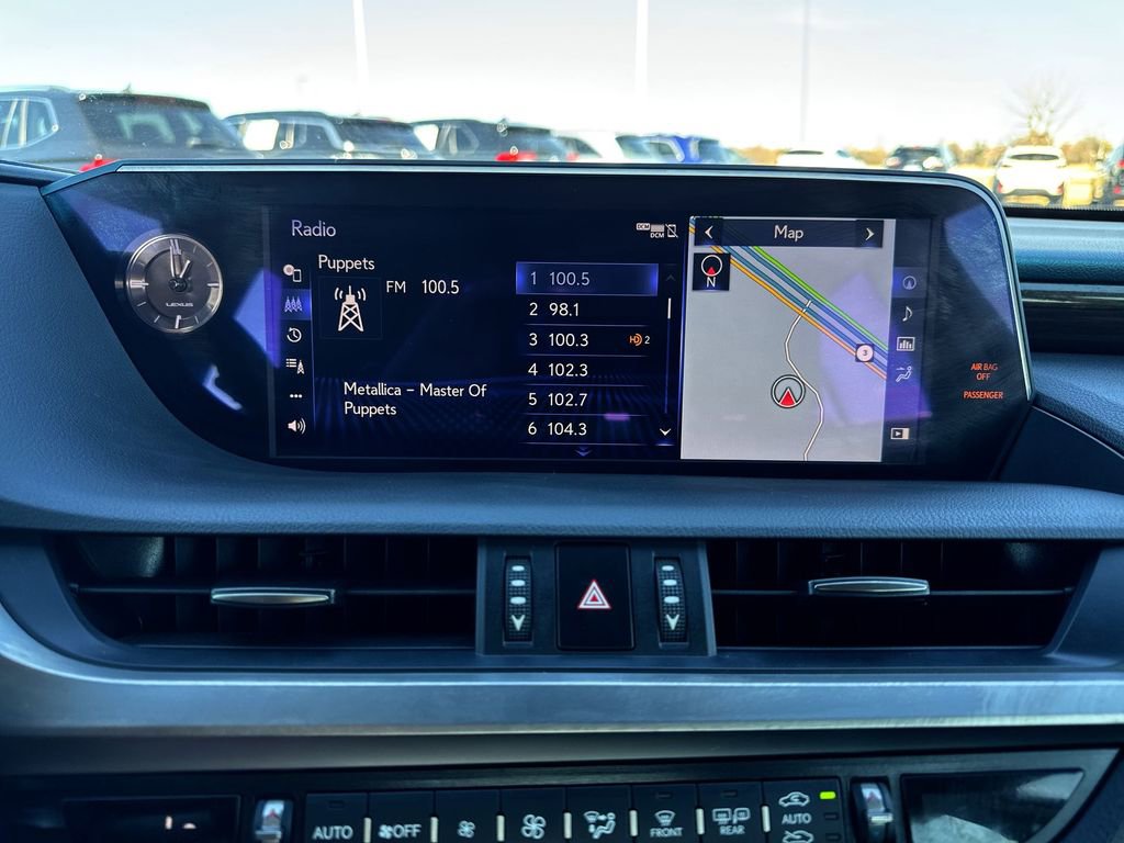 Used 2019 Lexus ES 300h w/ Premium Package image 16