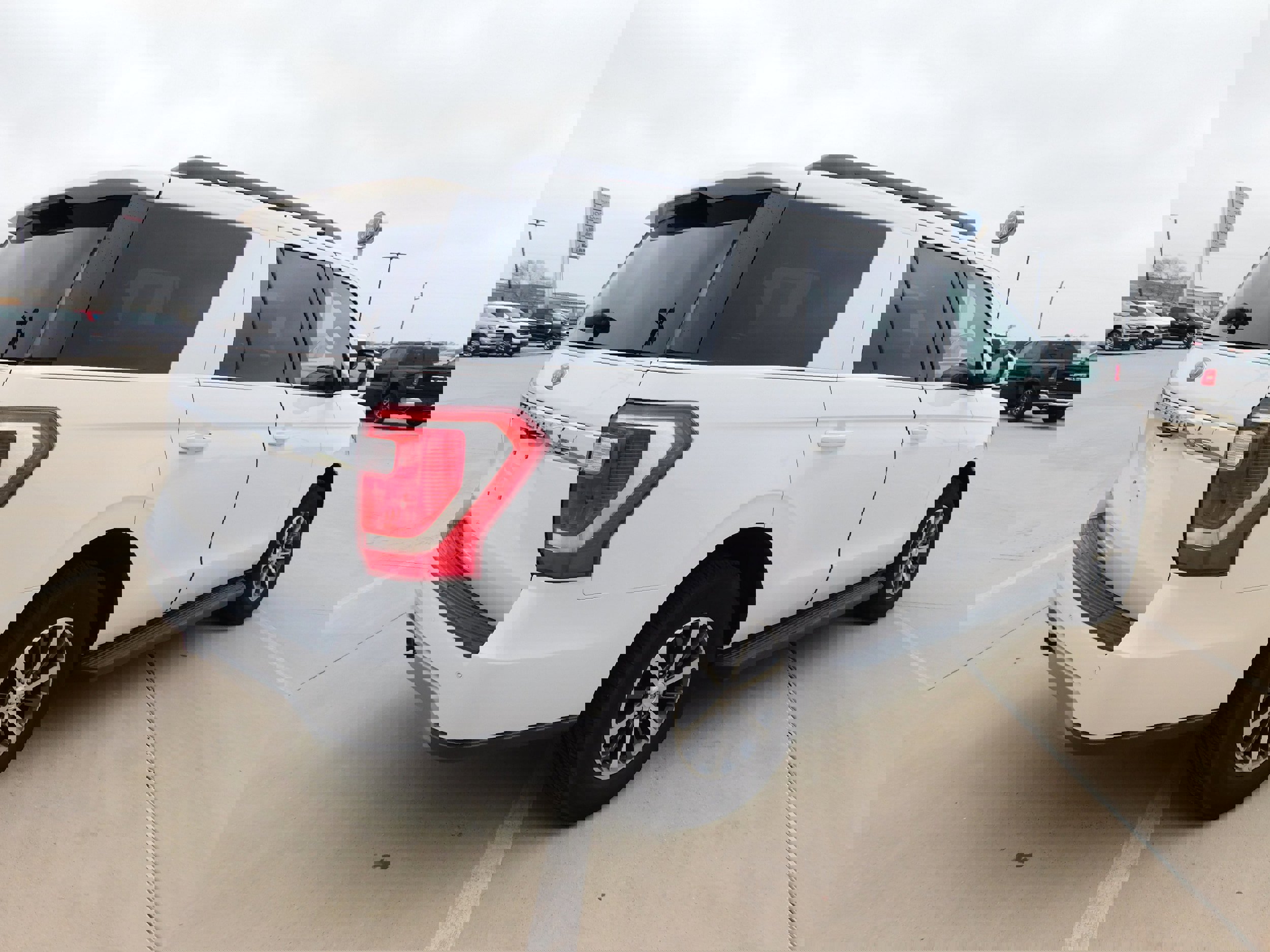 Used 2019 Ford Expedition XLT w/ Equipment Group 201A image 4