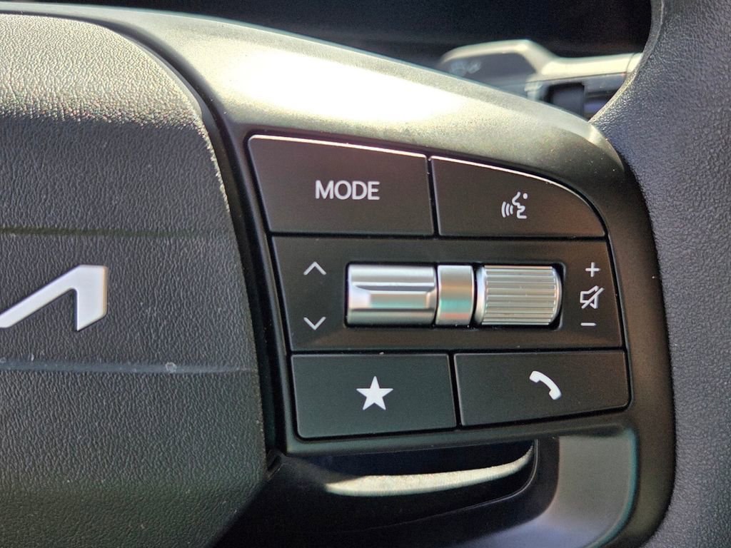 Used 2025 Kia K4 LXS image 23