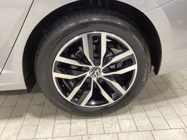 Used 2025 Volkswagen Jetta SE w/ Sunroof Package image 25