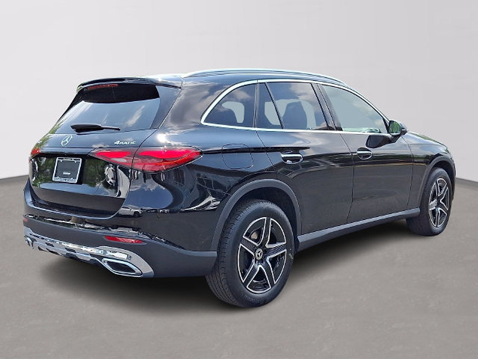 Used 2026 Mercedes-Benz GLC 300 4MATIC image 4