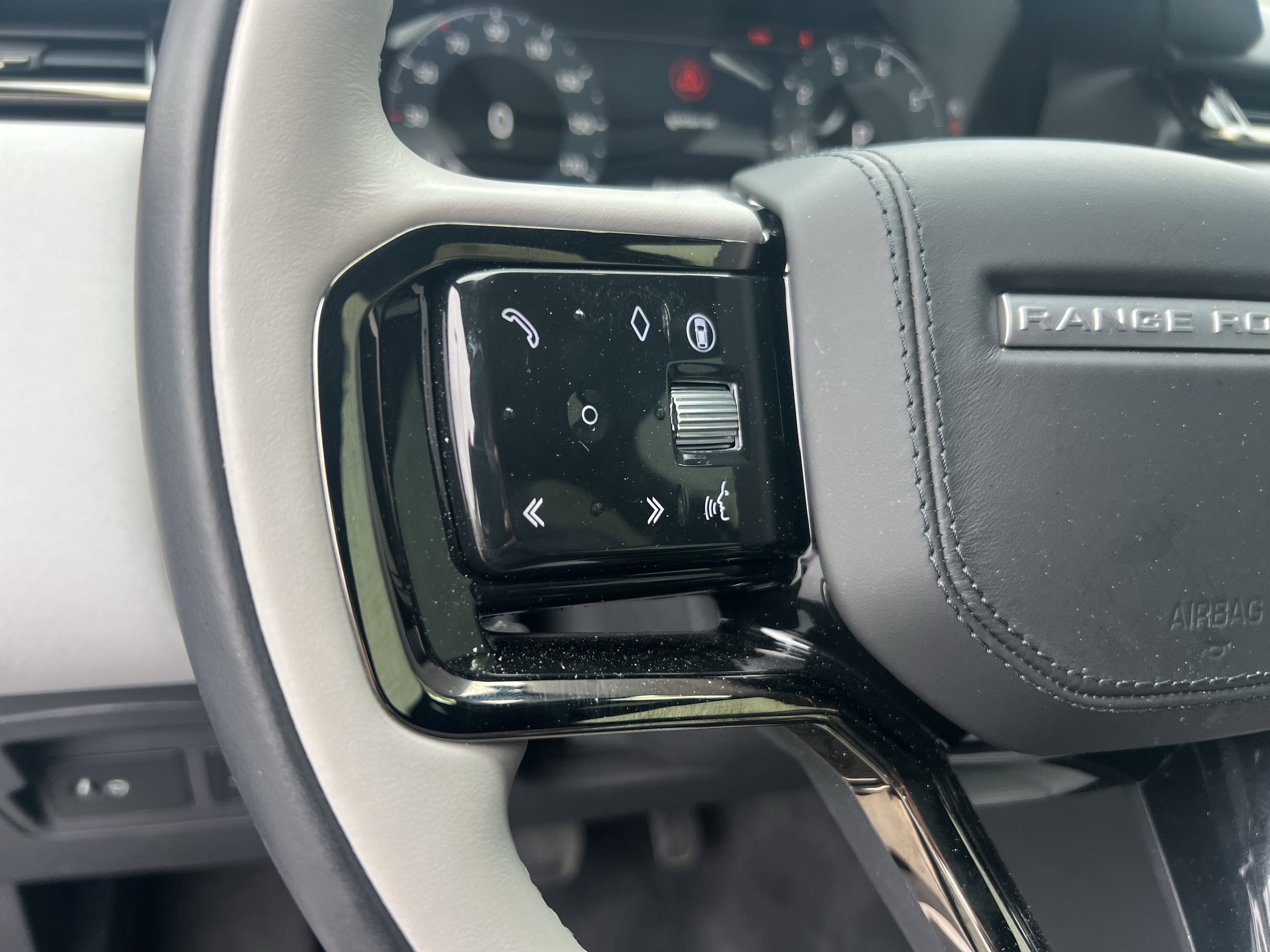 Certified 2026 Land Rover Range Rover Velar S AWD/4WD image 21