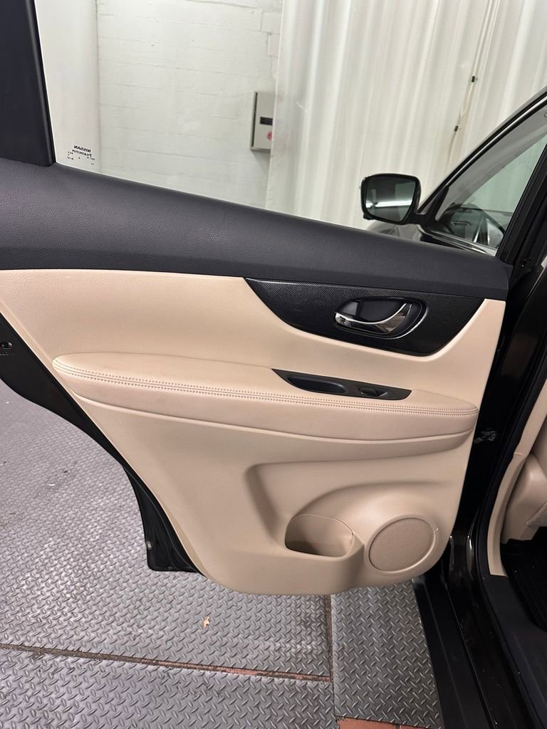 Used 2016 Nissan Rogue SL w/ SL Premium Package image 26