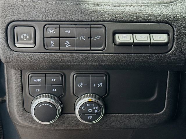 Used 2021 GMC Yukon XL Denali image 10