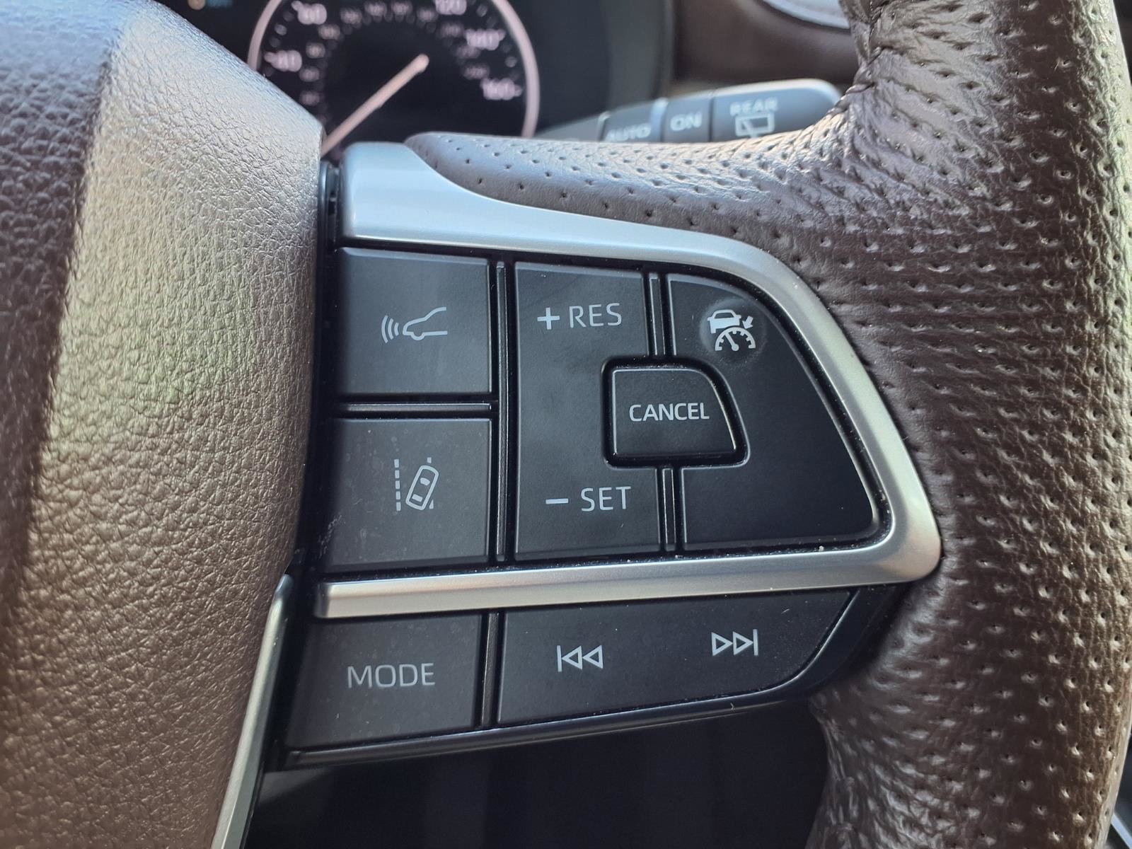 Used 2024 Toyota Sienna Platinum FWD image 16