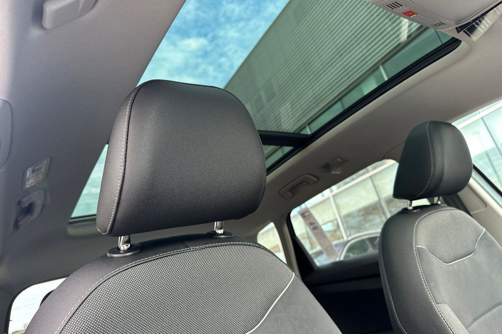 New 2026 Volkswagen Taos SE image 16