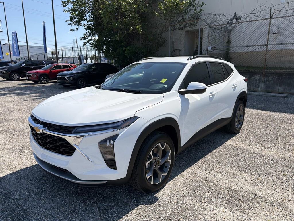 New 2026 Chevrolet Trax LT w/ LT Convenience Package FWD image 4