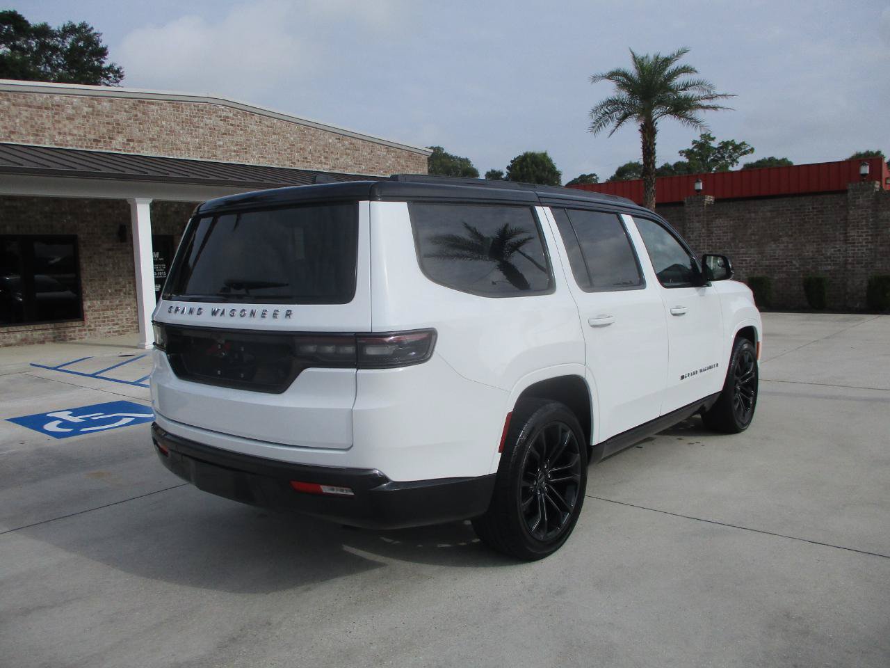 Used 2024 Jeep Grand Wagoneer Series II Obsidian w/ Quick Order Packagew 28T AWD/4WD image 13