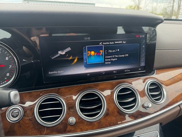 Used 2017 Mercedes-Benz E 300 4MATIC image 21