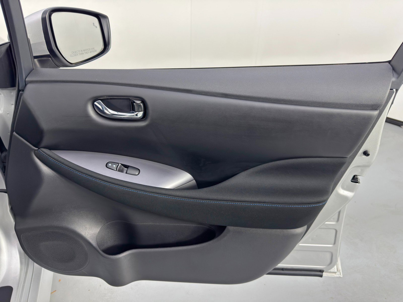 Used 2025 Nissan Leaf S image 36