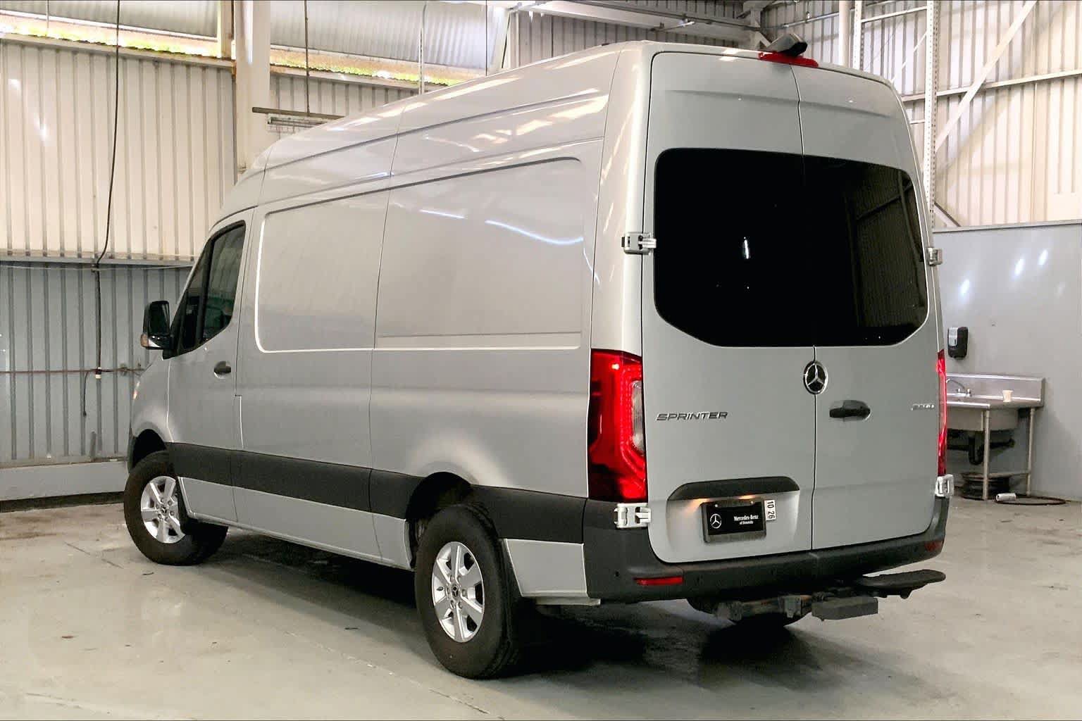 Used 2021 Mercedes-Benz Sprinter 2500 image 2