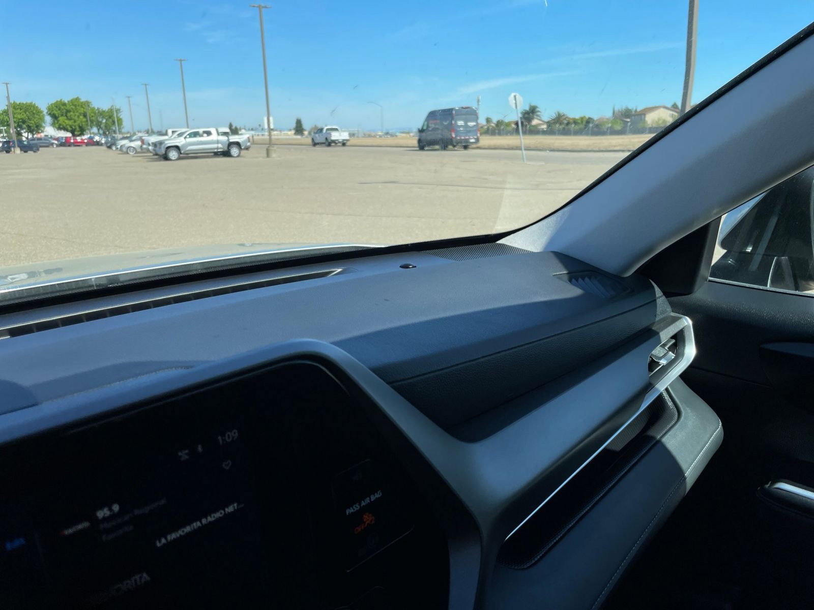 Used 2025 Toyota Highlander LE FWD image 37