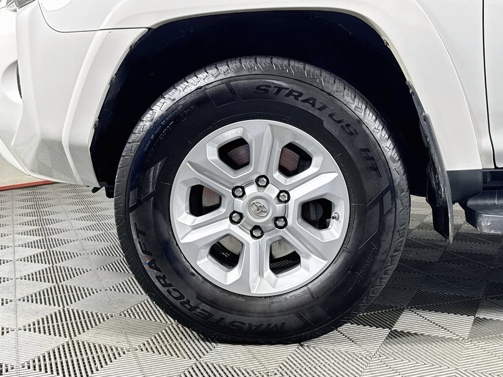 Used 2020 Toyota 4Runner SR5 AWD/4WD image 29