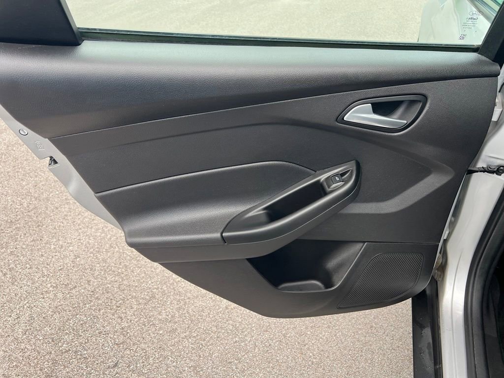 Used 2018 Ford Focus SE FWD image 19