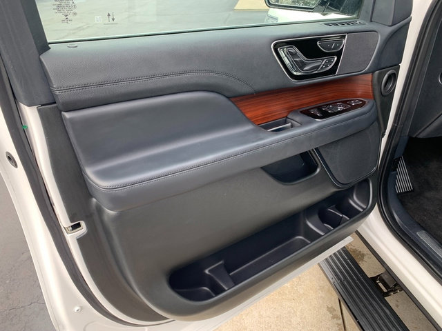 Certified 2023 Lincoln Navigator Reserve w/ Monochromatic Package AWD/4WD image 23