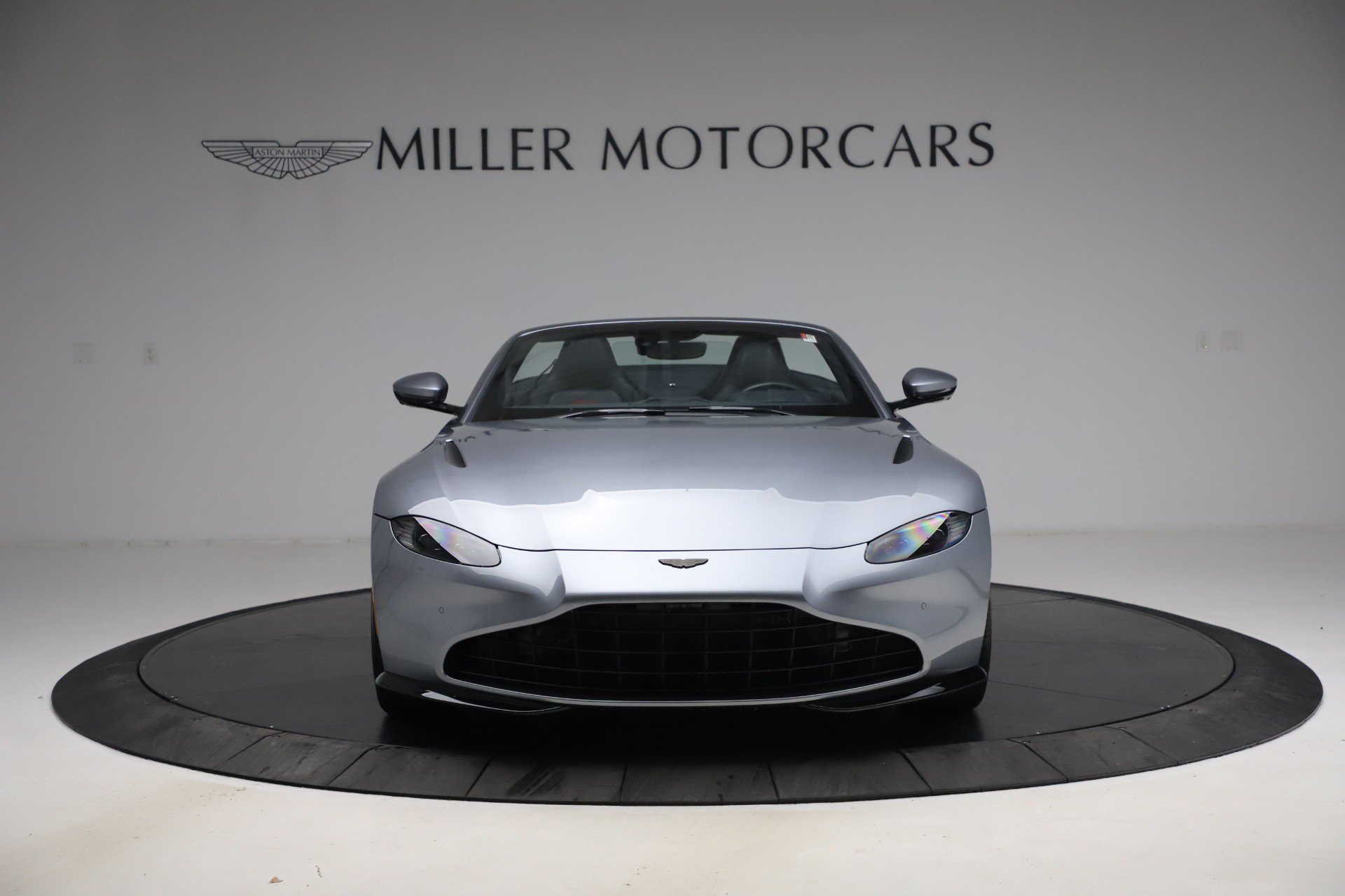 Used 2021 Aston Martin V8 Vantage Roadster RWD image 12