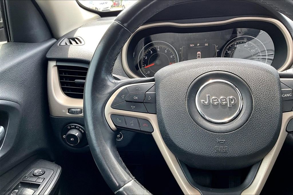 Used 2015 Jeep Cherokee Latitude w/ Comfort/Convenience Group FWD image 18