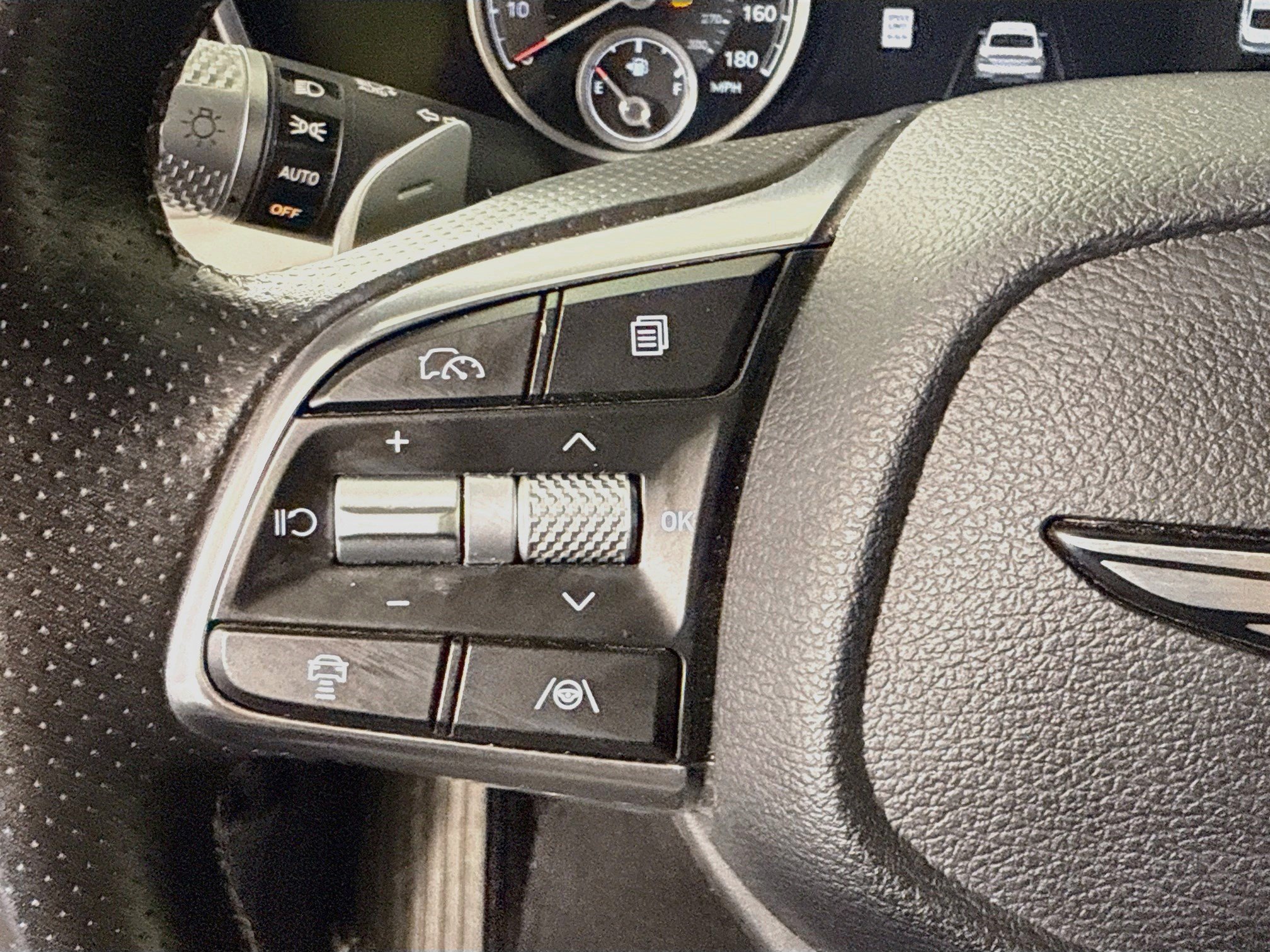 Used 2025 Genesis G70 2.5T AWD/4WD image 14