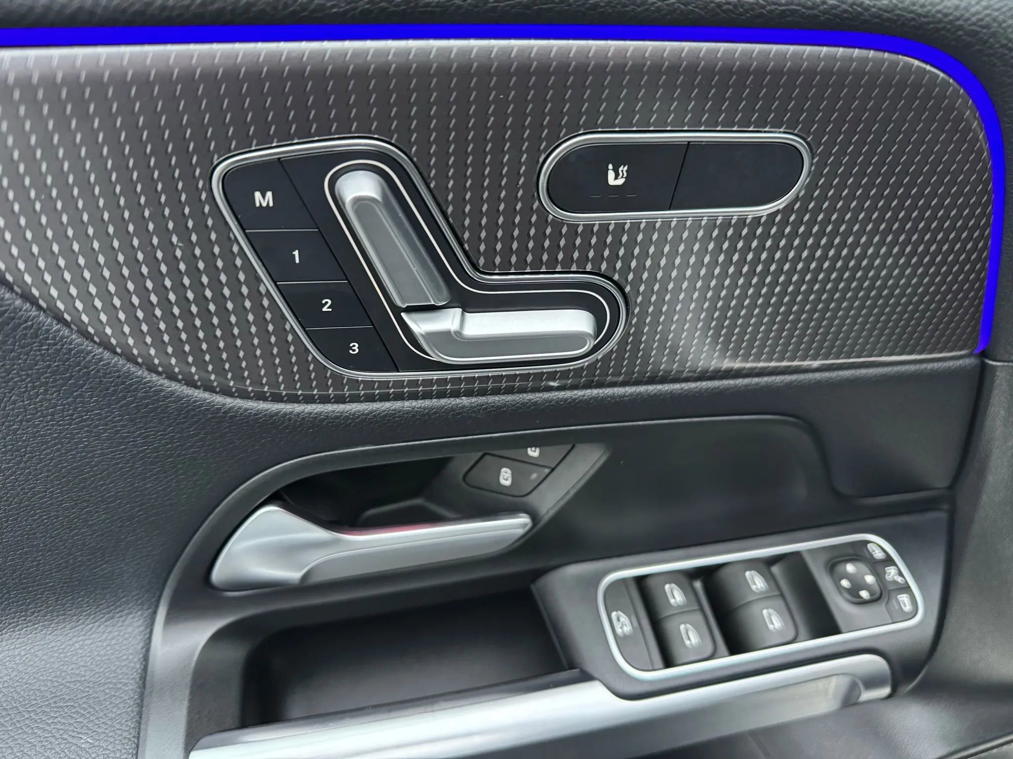 Used 2023 Mercedes-Benz EQB 300 4MATIC w/ Exclusive Package image 41