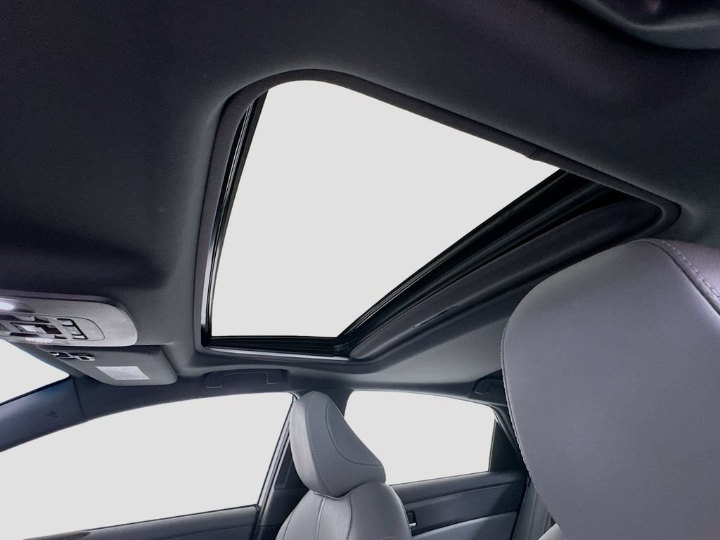 Used 2022 Toyota Avalon XLE w/ Moonroof Package FWD image 15