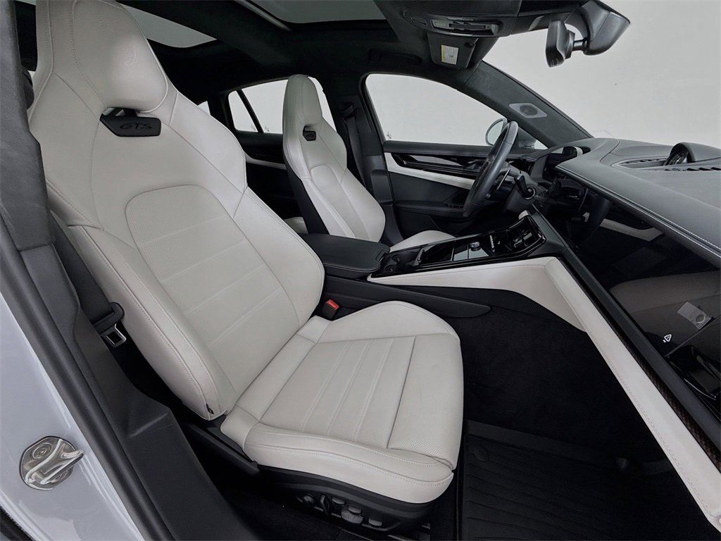 Certified 2025 Porsche Panamera GTS image 33