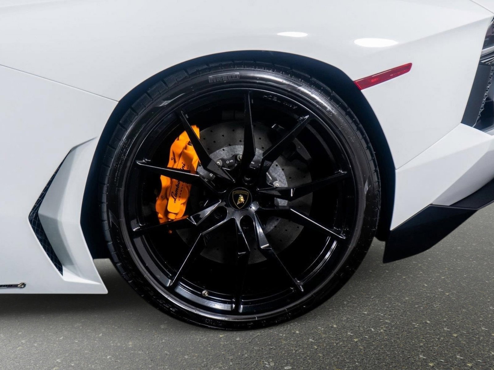 Used 2015 Lamborghini Aventador LP 700-4 image 19