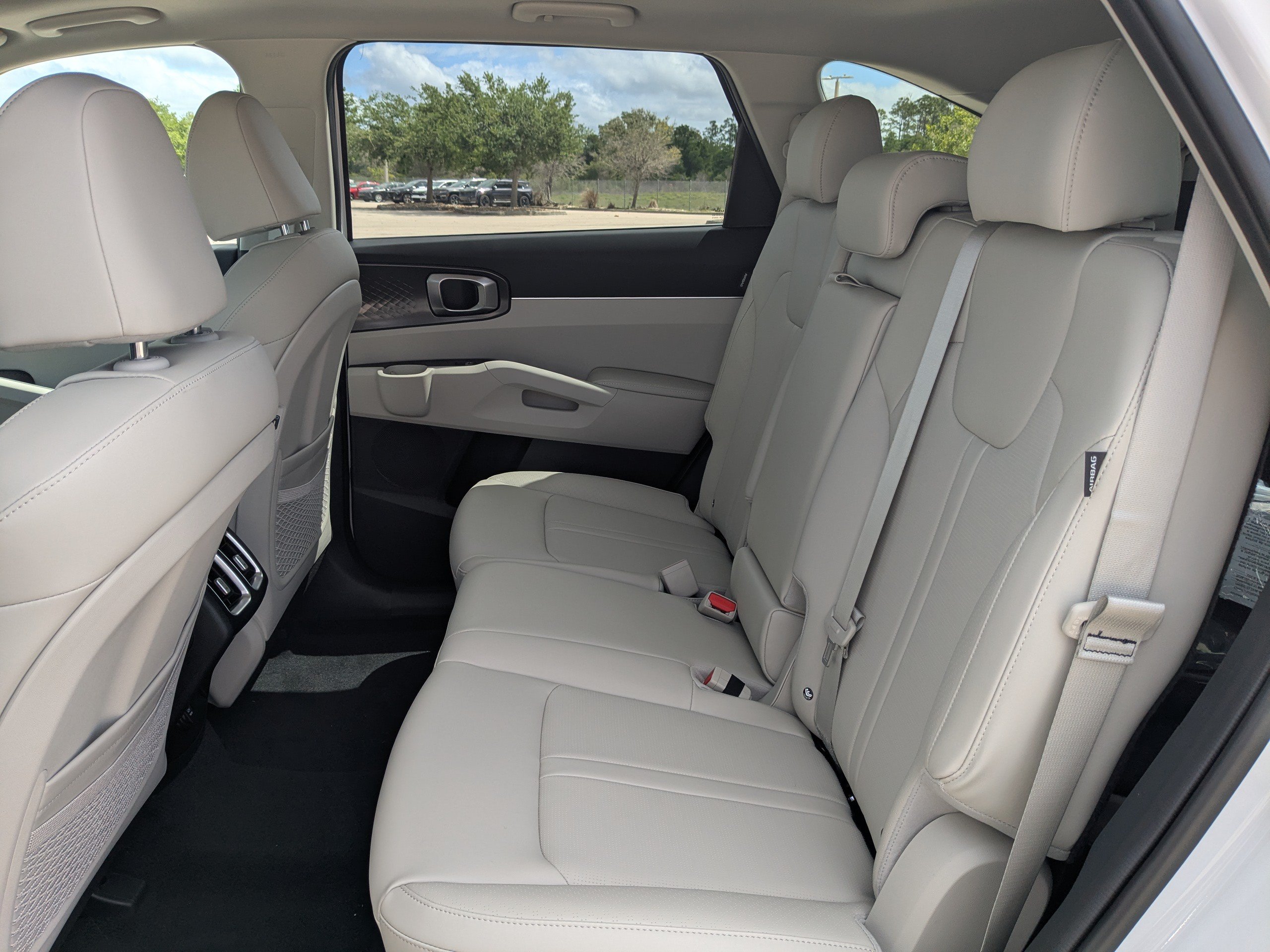 New 2026 Kia Sorento S w/ S Panoramic Sunroof Package FWD image 16