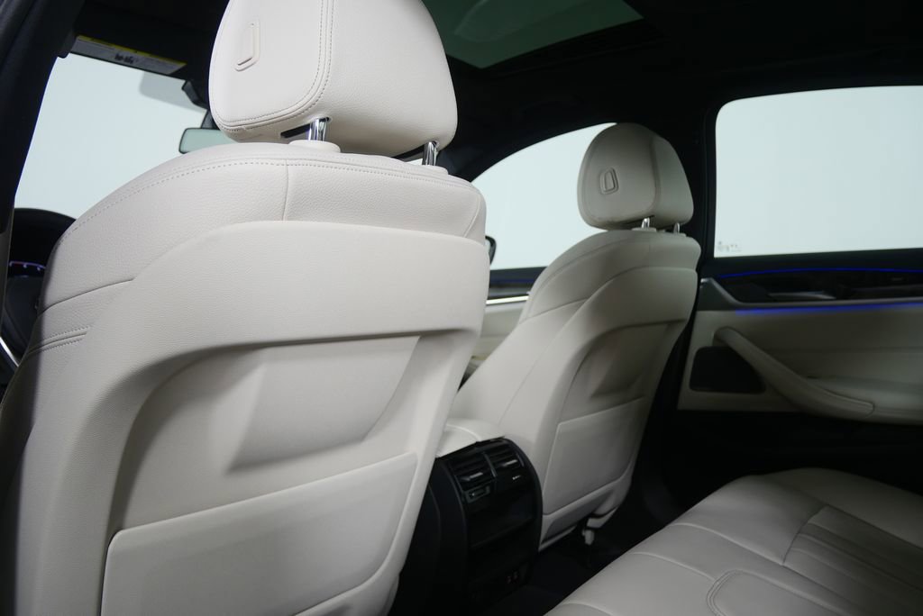 Certified 2023 BMW 530i w/ Premium Package image 17