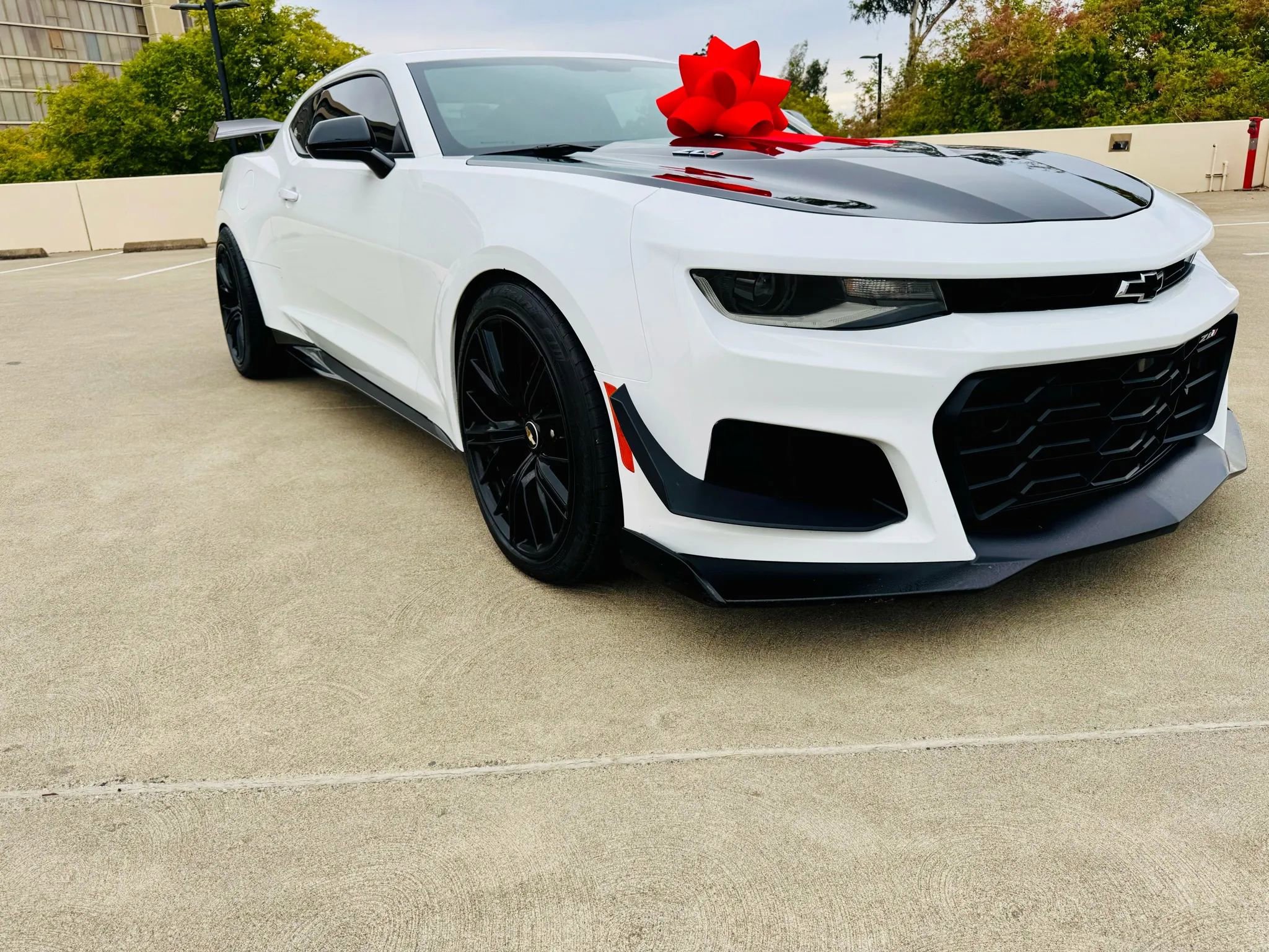 Used 2018 Chevrolet Camaro ZL1 image 1
