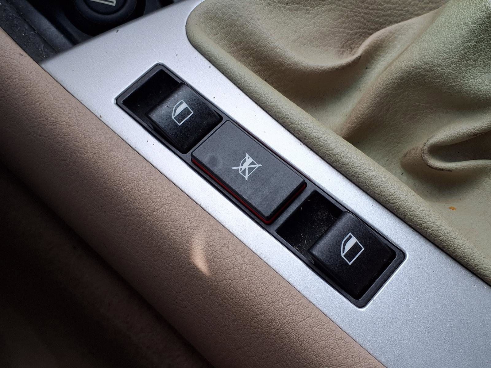 Used 2003 BMW 325i Sedan image 8