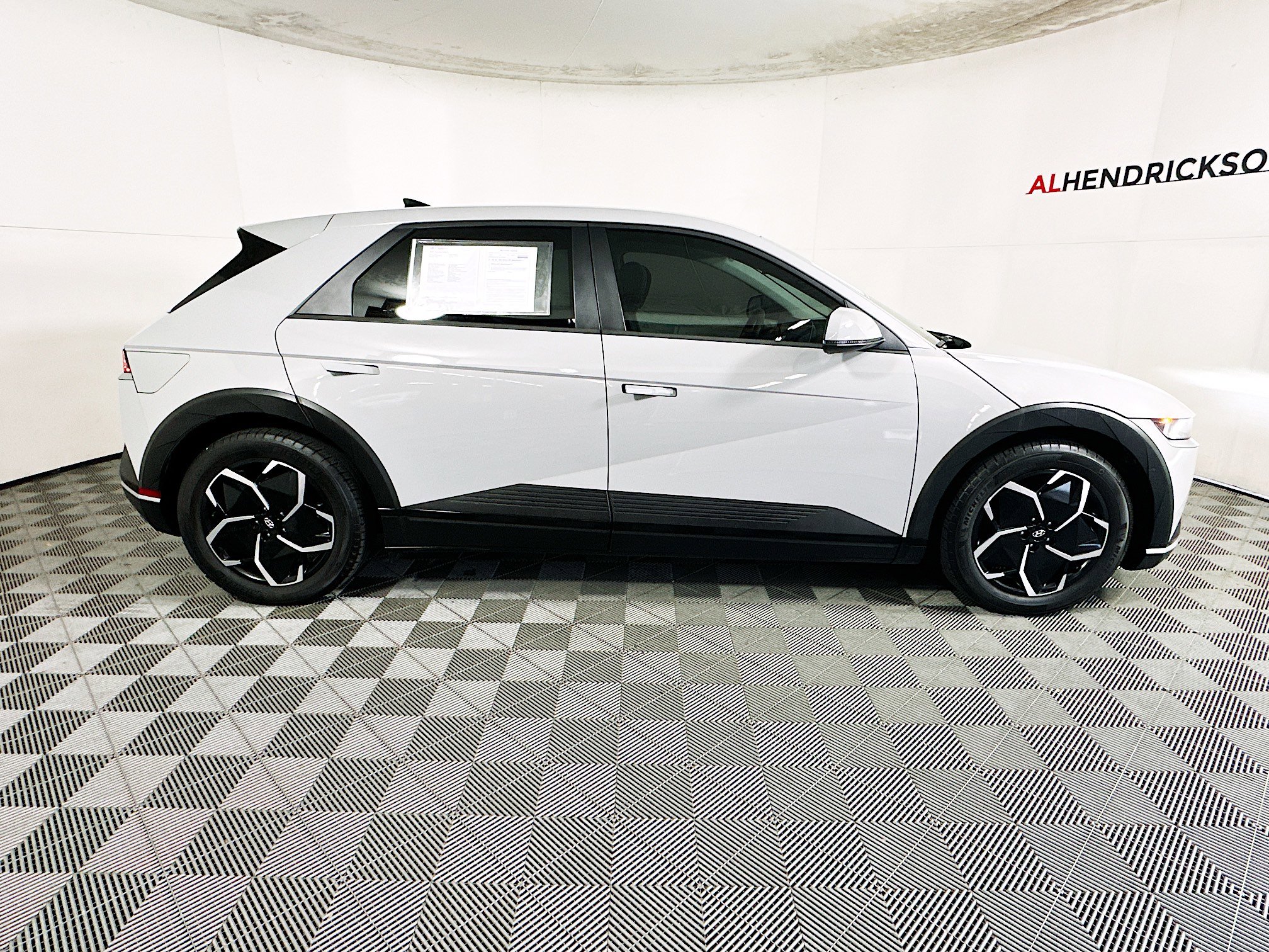 Used 2024 Hyundai Ioniq 5 SE image 2