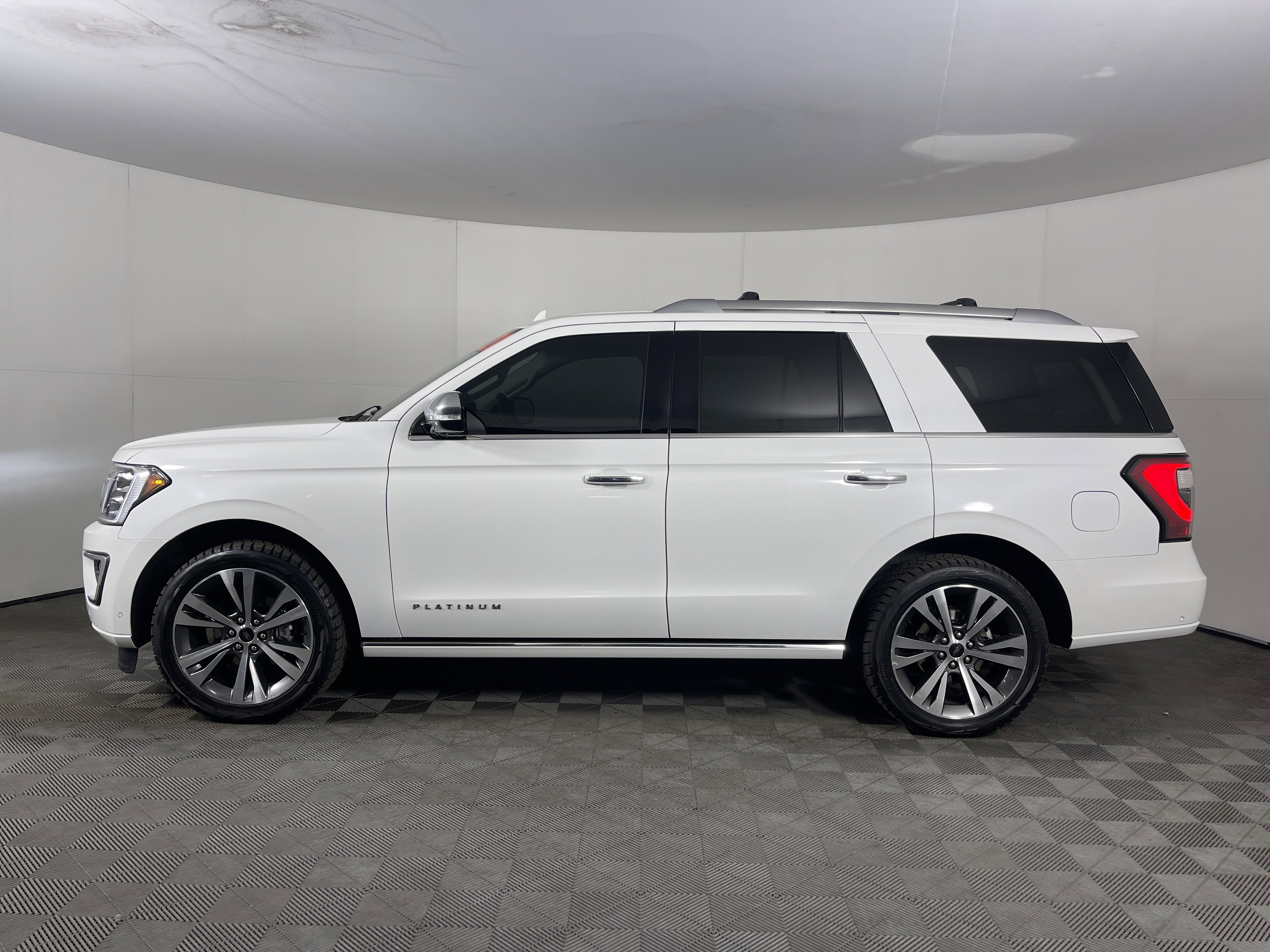 Used 2021 Ford Expedition Platinum image 3