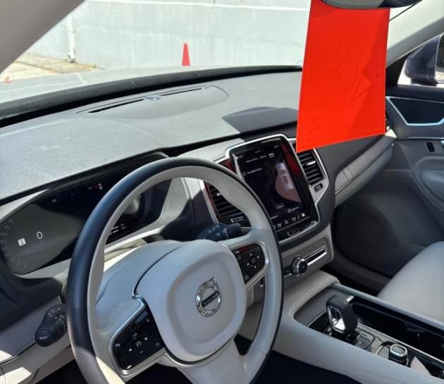 Used 2025 Volvo XC90 T8 Plus w/ Protection Package Premier AWD/4WD image 3