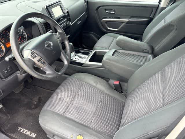 Used 2015 Nissan Titan SV w/ SV Value Truck Package RWD image 9