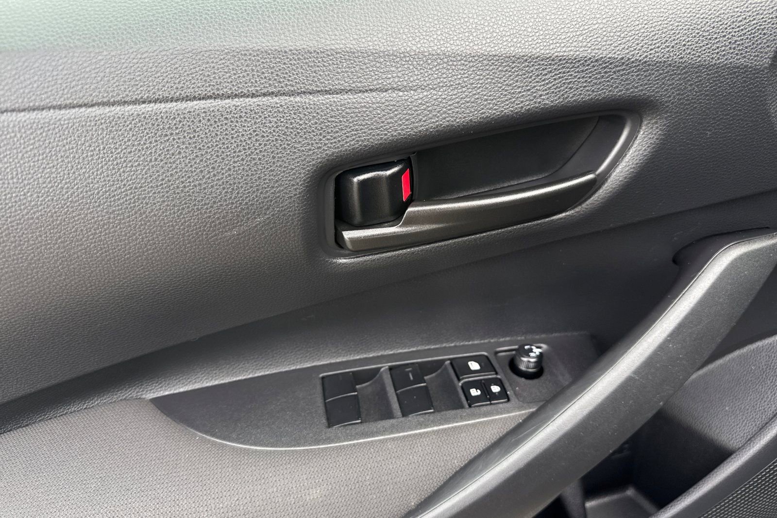 Used 2025 Toyota Corolla LE image 11