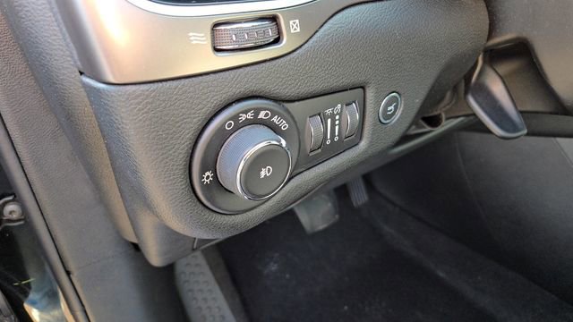 Certified 2020 Jeep Cherokee Limited image 11