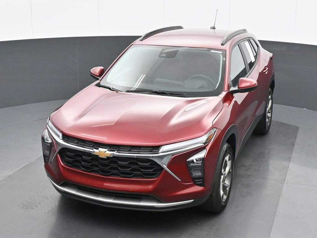 Used 2025 Chevrolet Trax LT w/ LT Convenience Package FWD image 17