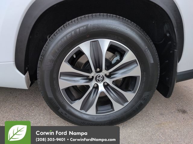 Used 2023 Toyota Highlander XLE AWD/4WD image 31