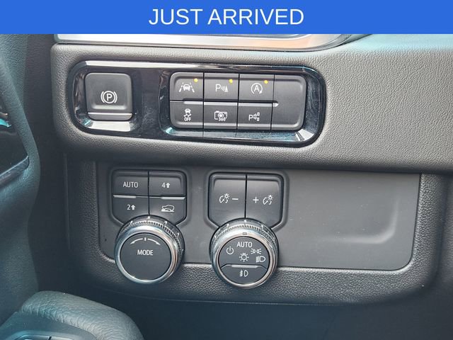 Used 2025 GMC Yukon XL Denali AWD/4WD image 25