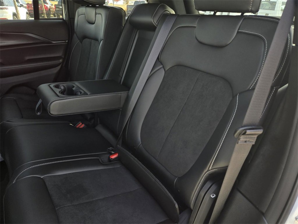 New 2025 Jeep Grand Cherokee Altitude image 11