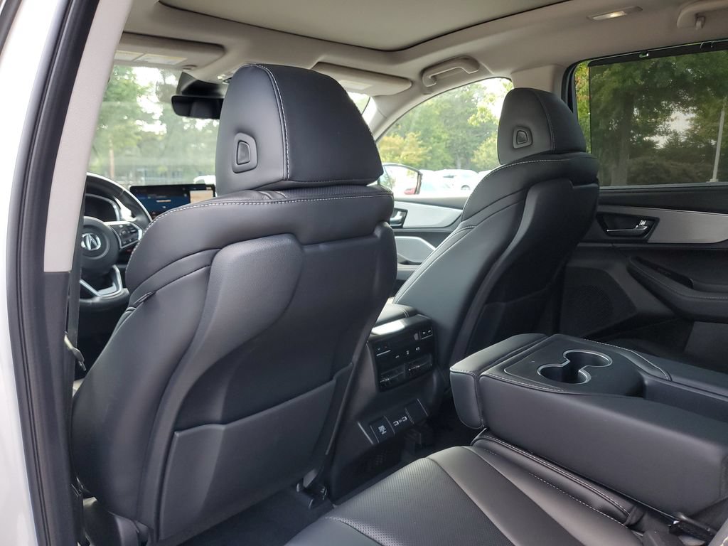 Certified 2024 Acura MDX w/ Technology Package FWD image 12