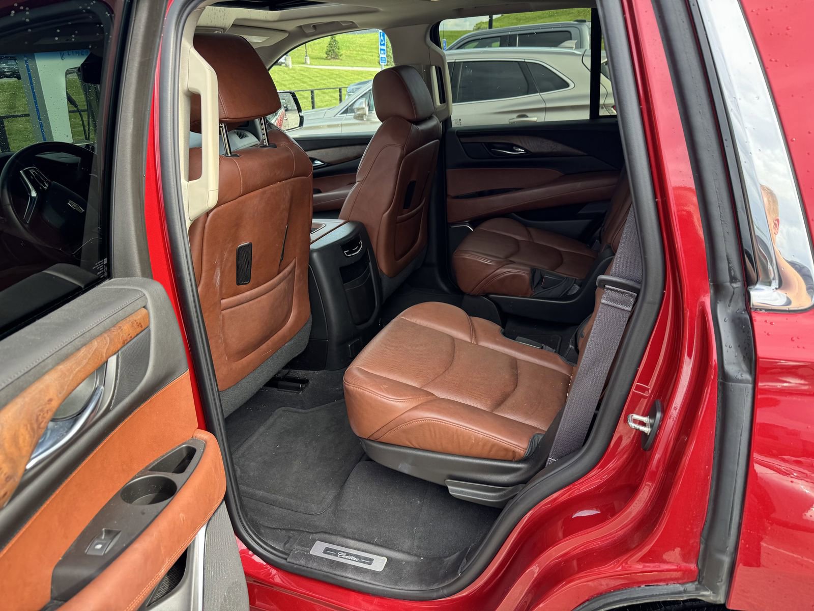 Used 2015 Cadillac Escalade Luxury AWD/4WD image 6