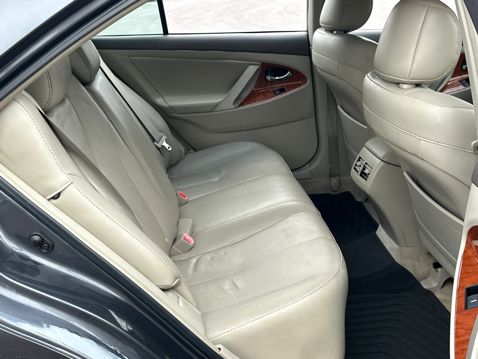 Used 2011 Toyota Camry XLE w/ XLE Extra-Value Pkg #2 FWD image 15