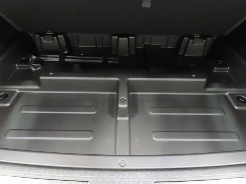 Used 2025 Chevrolet Suburban Premier AWD/4WD image 43
