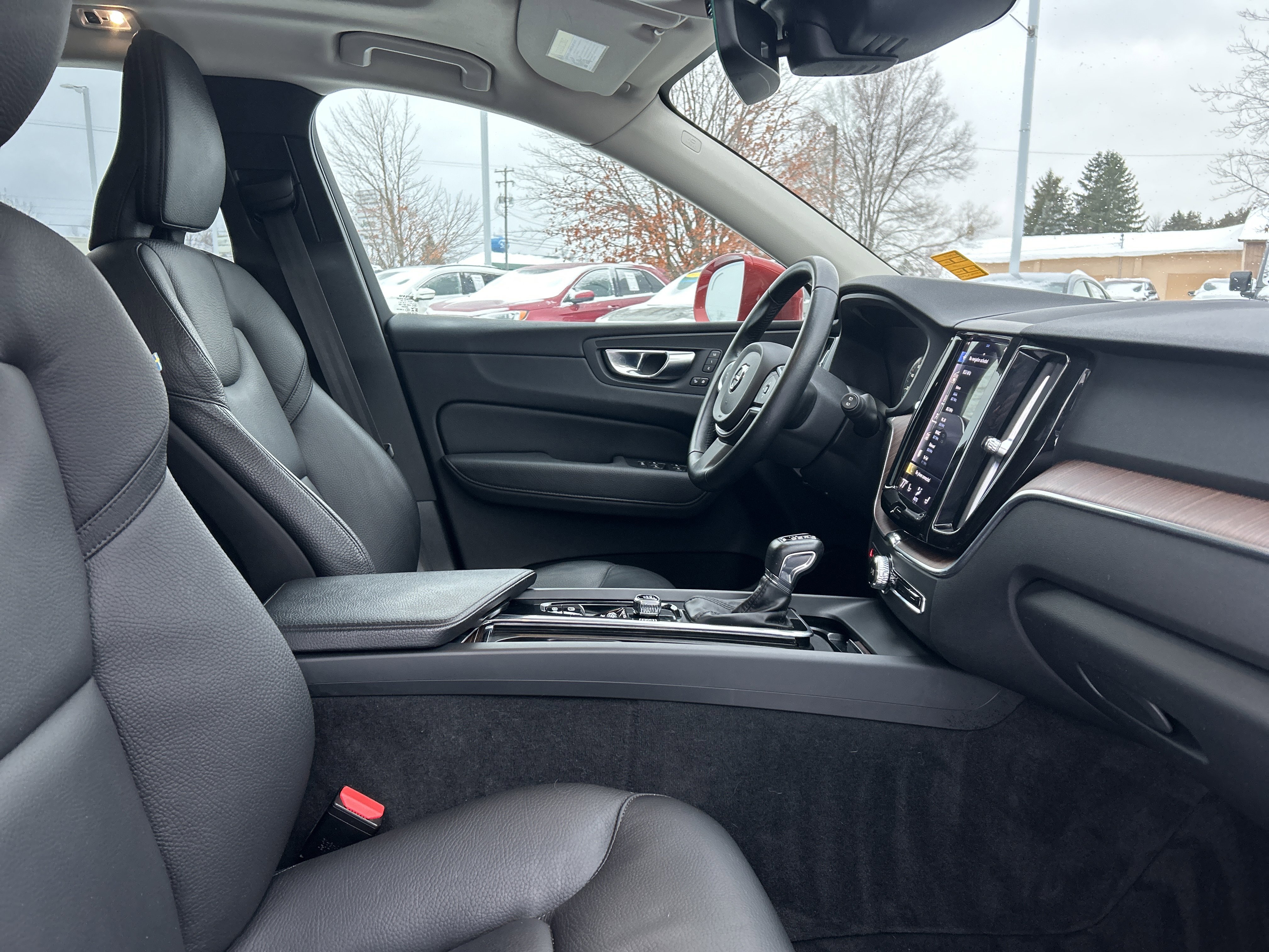 Used 2021 Volvo XC60 T5 Momentum image 10