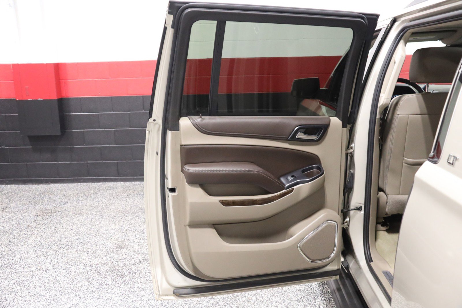 Used 2017 Chevrolet Suburban LT AWD/4WD image 38