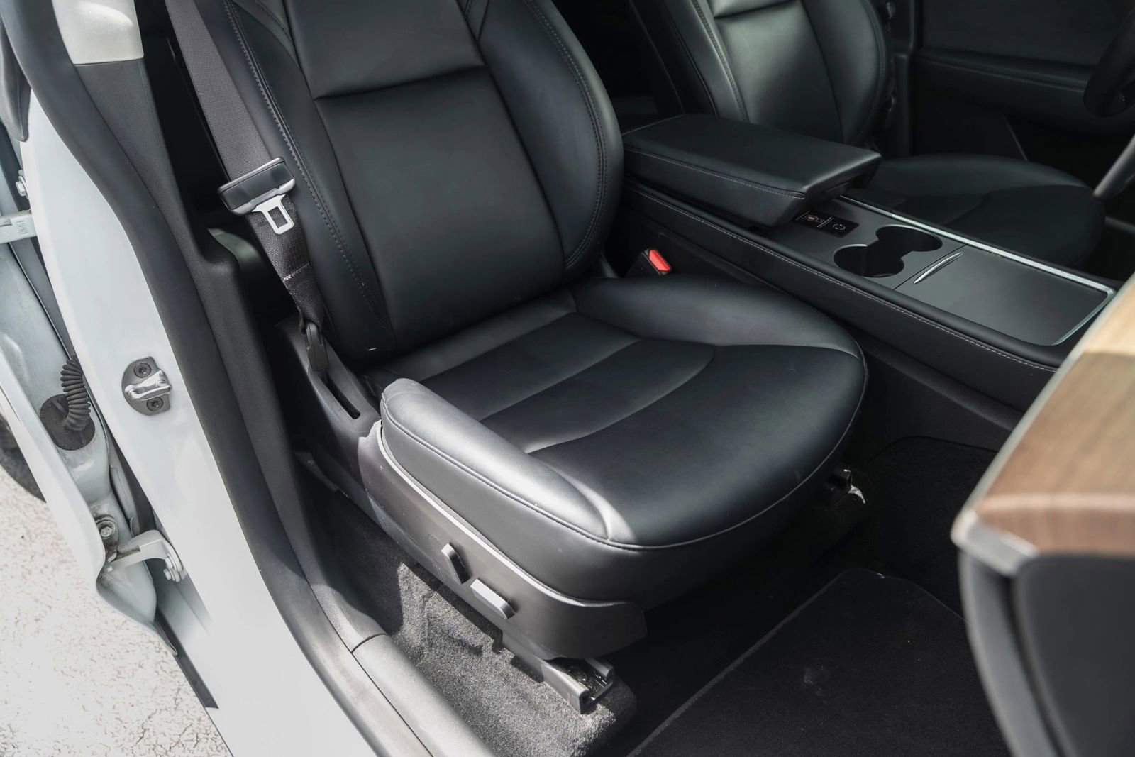 Used 2023 Tesla Model Y Performance AWD/4WD image 40