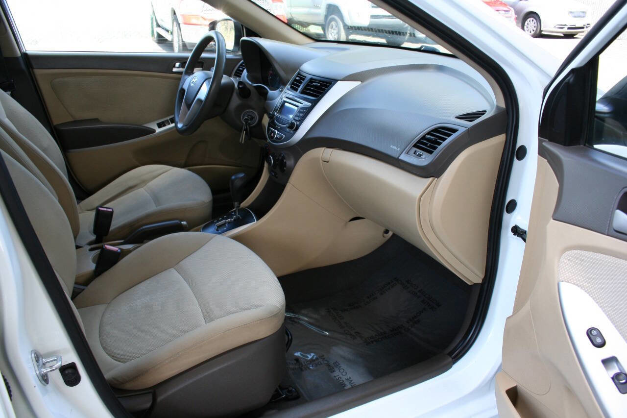 Used 2013 Hyundai Accent GLS FWD image 21