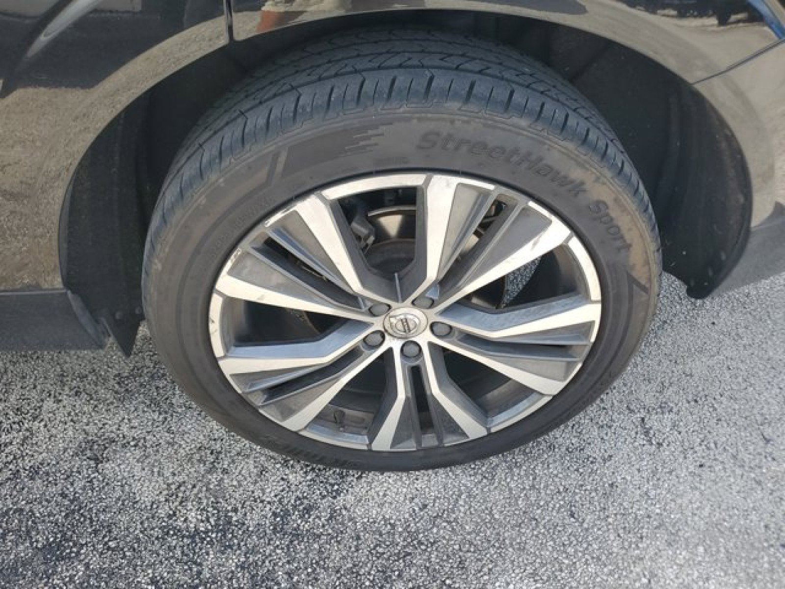 Used 2022 Volvo XC60 B5 Momentum w/ Protection Package Premier FWD image 4
