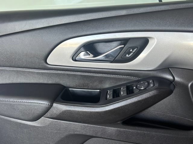 Used 2023 Chevrolet Traverse LT w/ Rear Camera Mirror Package AWD/4WD image 15